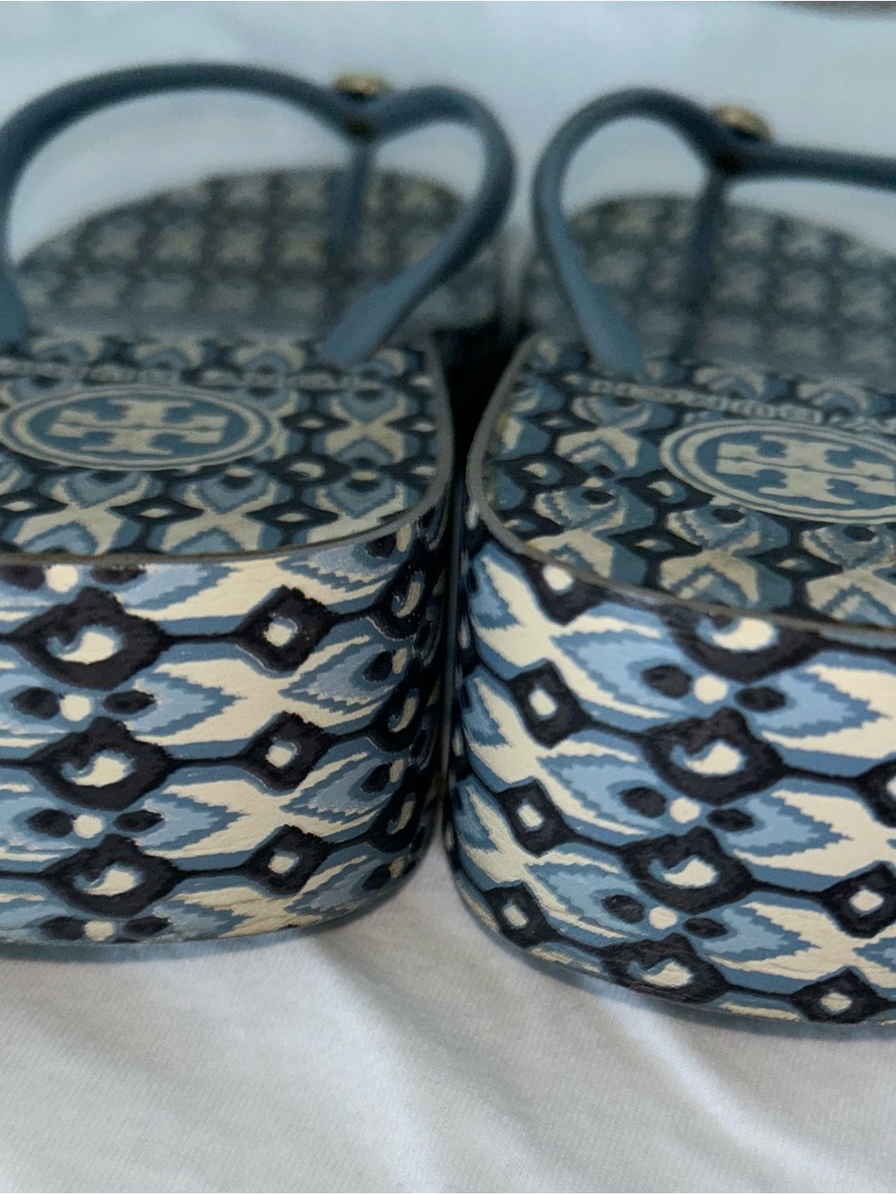 Blue and white platform flipflops - Picture 3 of 6